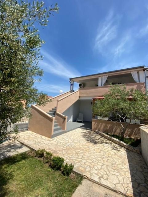פריבלאקה Apartments Zvonimir מראה חיצוני תמונה
