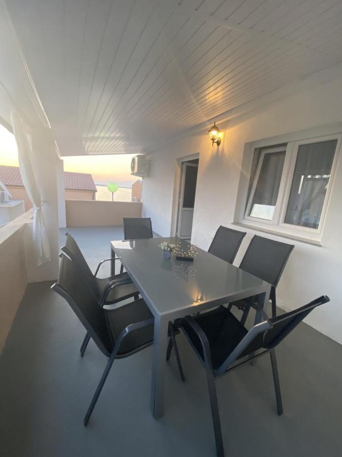 פריבלאקה Apartments Zvonimir מראה חיצוני תמונה