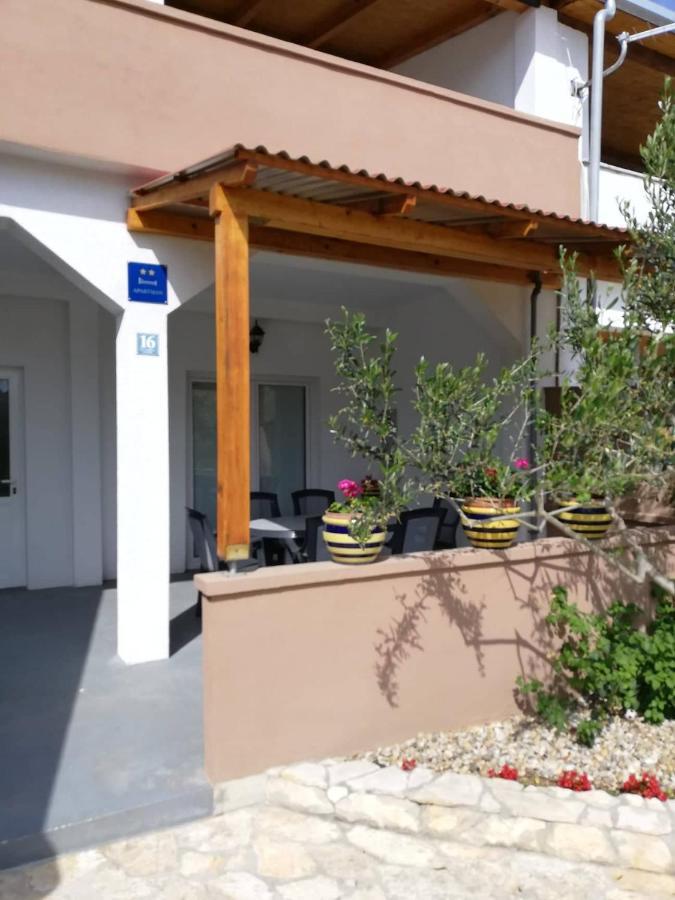 פריבלאקה Apartments Zvonimir מראה חיצוני תמונה